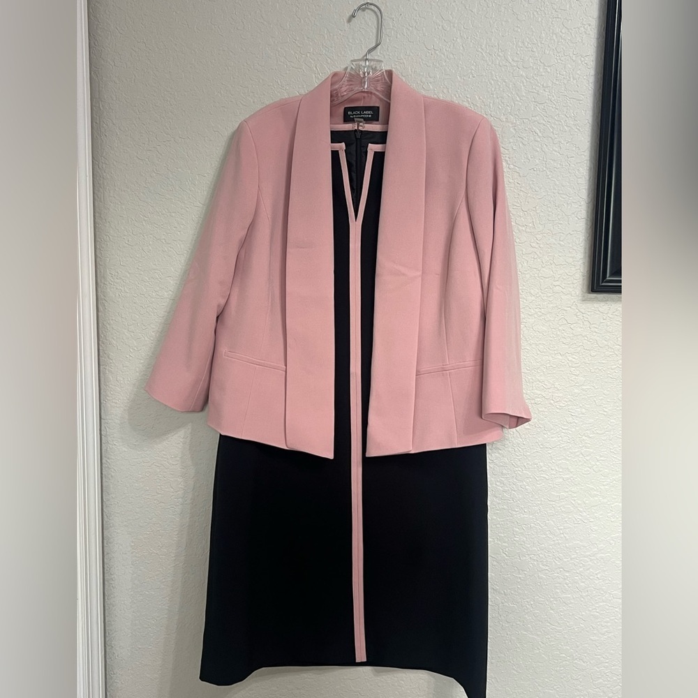 BLACK LABEL dress set with super elegant jacket
Caja 9